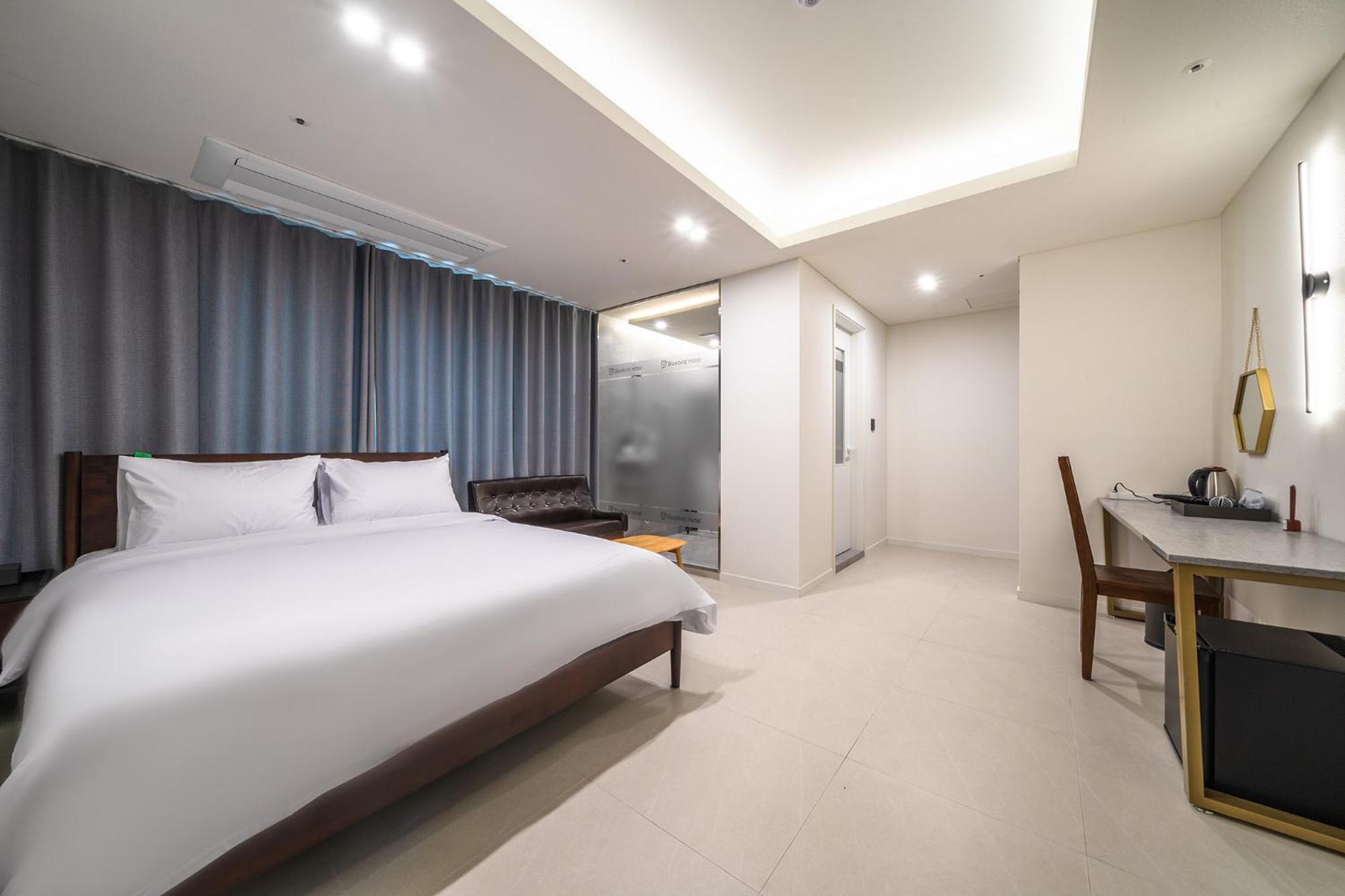 Bluebird Hotel Incheon Esterno foto
